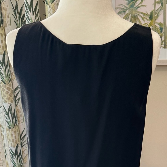 VINCE Silk Black Tank Top Sleeveless Shell Side Seam Accent Simple Scoop Neck - Picture 6 of 7